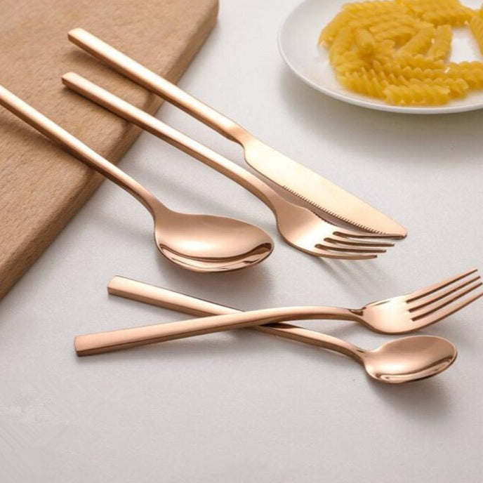 Eleganz – Luxuriöses Besteckset aus Edelstahl mit zeitlosem Design