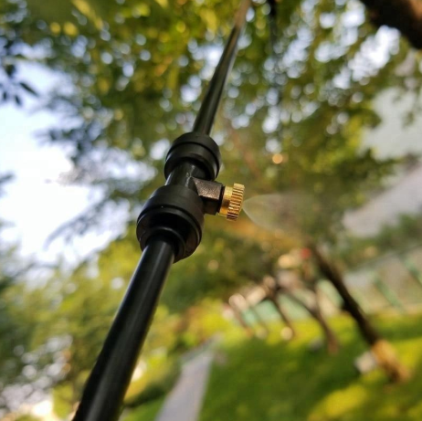 Bewässerungssystem für den Garten – Tropfbewässerung Kit mit Einstellbarem Sprühkopf und Zubehör