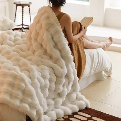 Kuchelige Kunstfell-Kuscheldecke