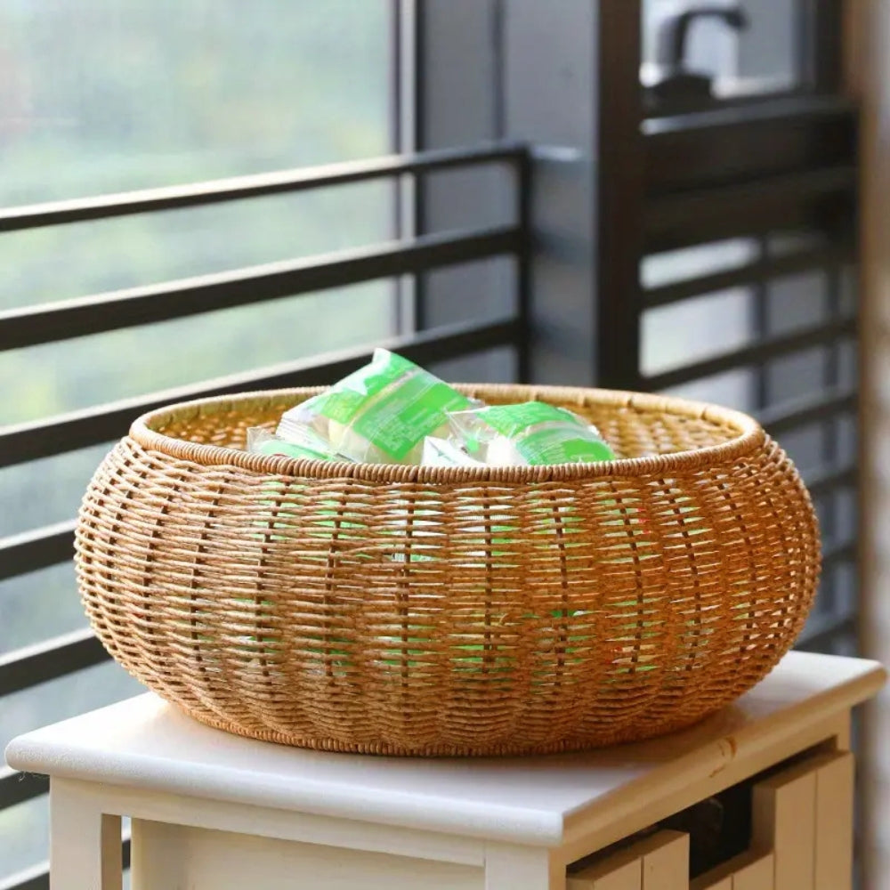Dome-förmiger gestrickter Rattankorb mit Deckel