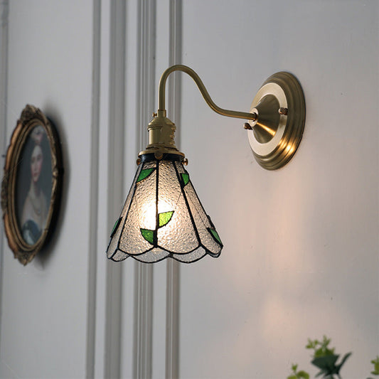 Wandleuchte mit vintage Glas-Schirm