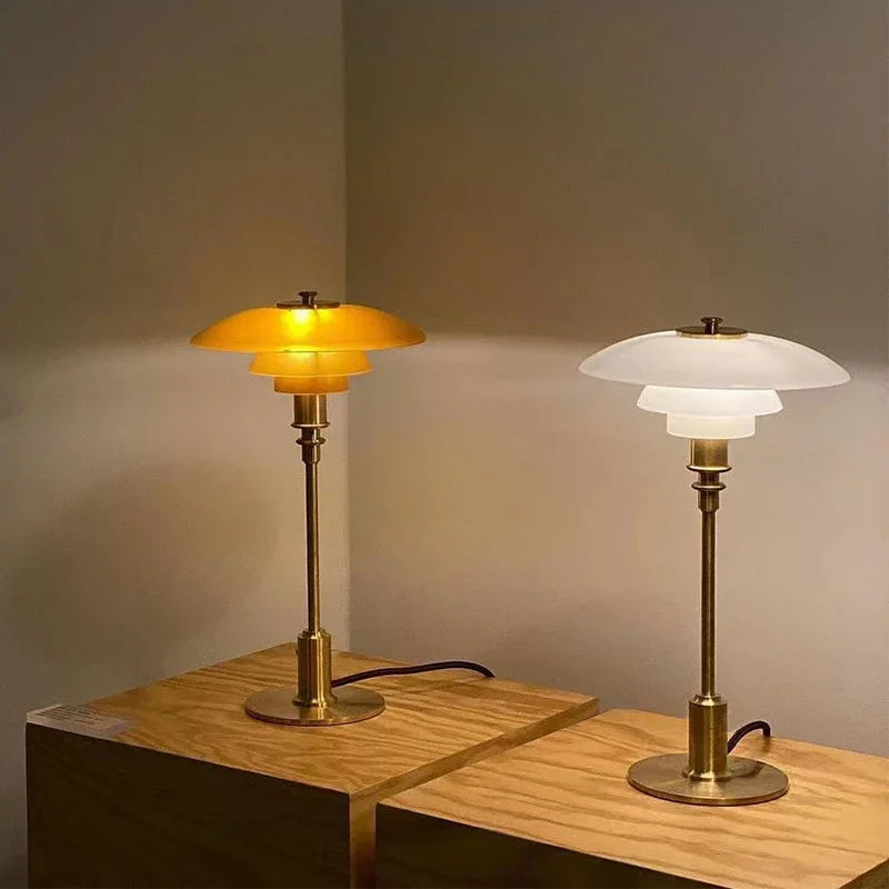 Garduru Skandinavische Tischlampe – Elegantes Glas- und Eisen-LED-Licht (E27)