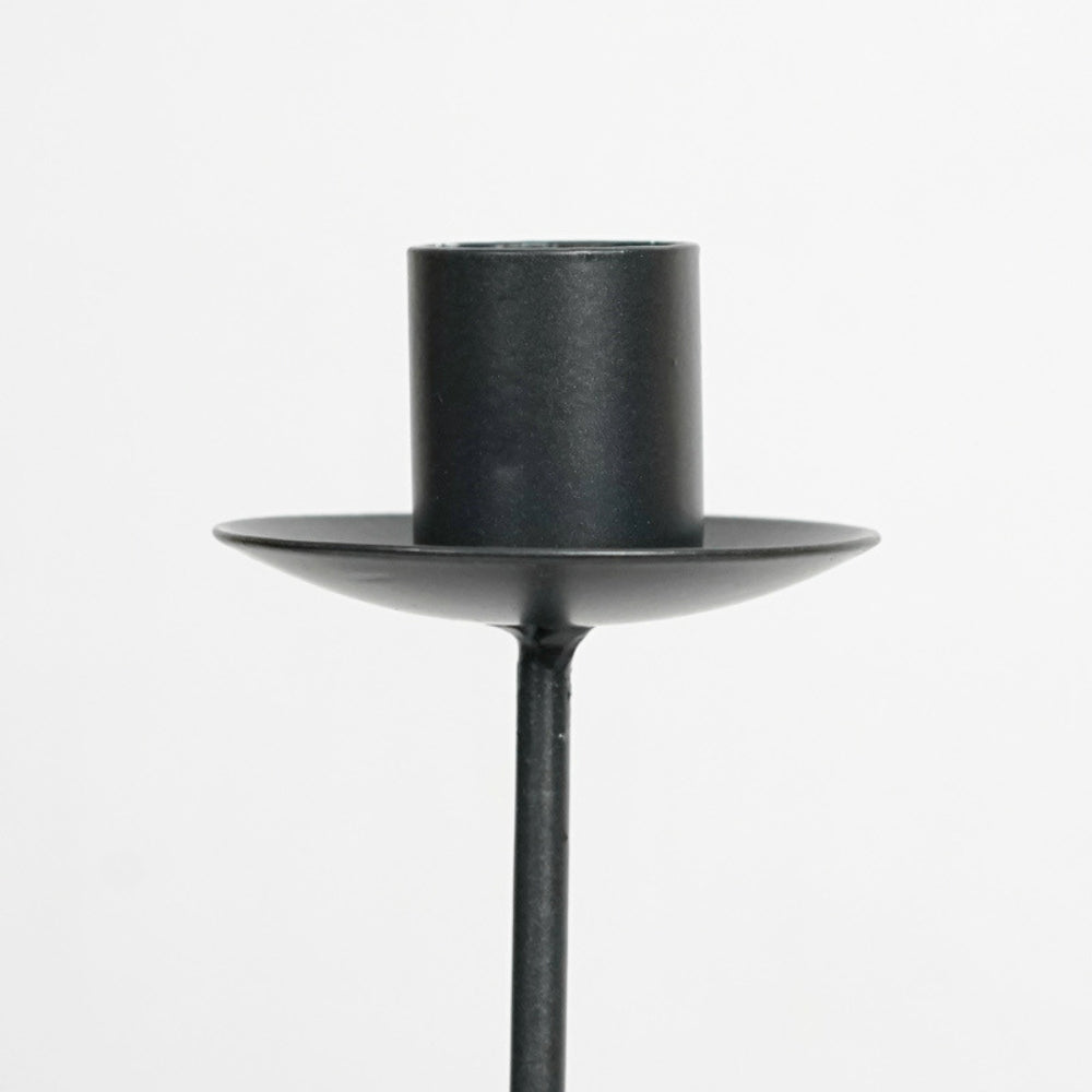 Skulptierter Wellen-Eisenkerzenhalter