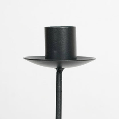 Skulptierter Wellen-Eisenkerzenhalter