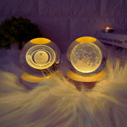 Beruhigende kosmische Lichter: Die Galaxie, Saturn und der Mond