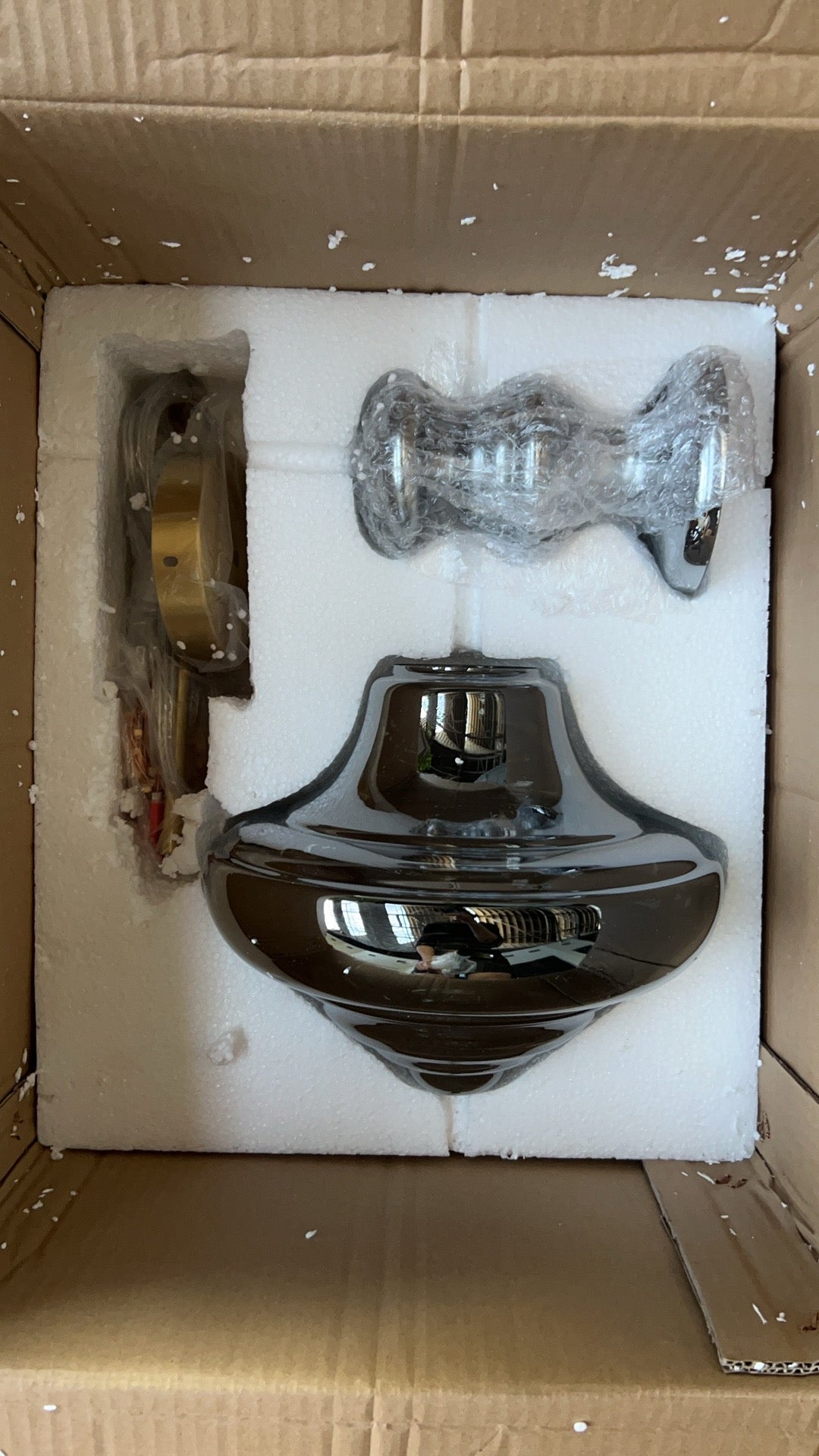 Moderne Glas- und Messinghängelampe – Elegante Beleuchtung für Wohnzimmer und Küche