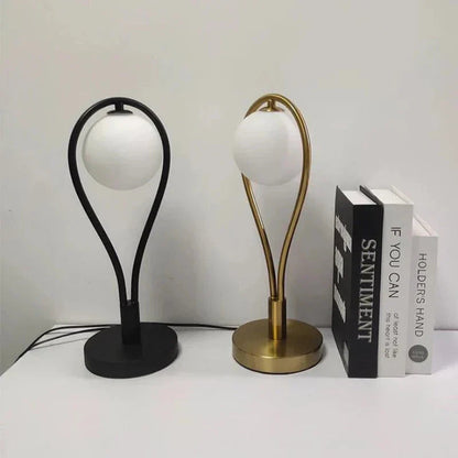 Garduru - Minimalistische Nachttischlampe aus Mattglas