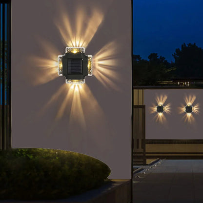WallLight™ : Solarbetriebene Wandleuchte mit doppeltem Lampenschirm
