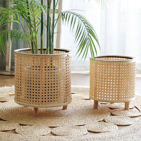 Geflochtener Blumentopfhalter aus Rattan