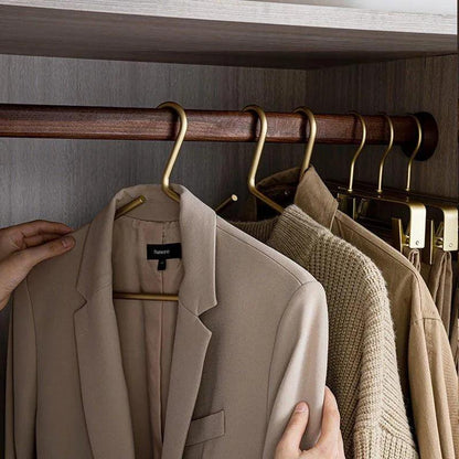 Set aus 5 matten Gold/Silber Metallkleiderbügel mit nahtlosem Design für stilvolle Kleiderschrankorganisation