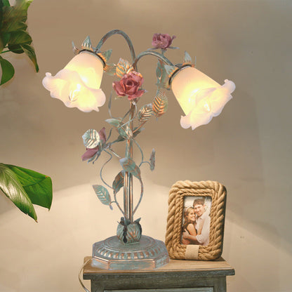 Tischlampe Vintage Metall Blumenmuster