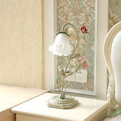 Tischlampe Vintage Metall Blumenmuster