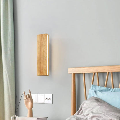 Wandleuchte mit drehbarem Holz-LED-Design