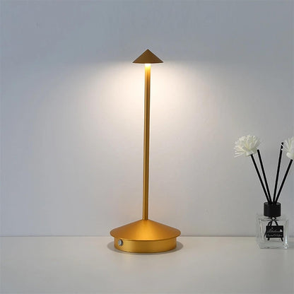 Carlyn Arrow LED Tischlampe