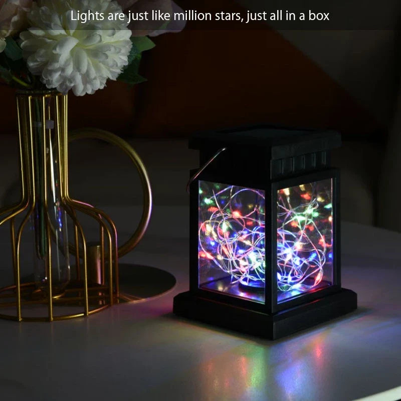 Solar LED Laterne mit Drahtlichtern – Dekorative Gartenlampe für Außenbereich und Terrasse