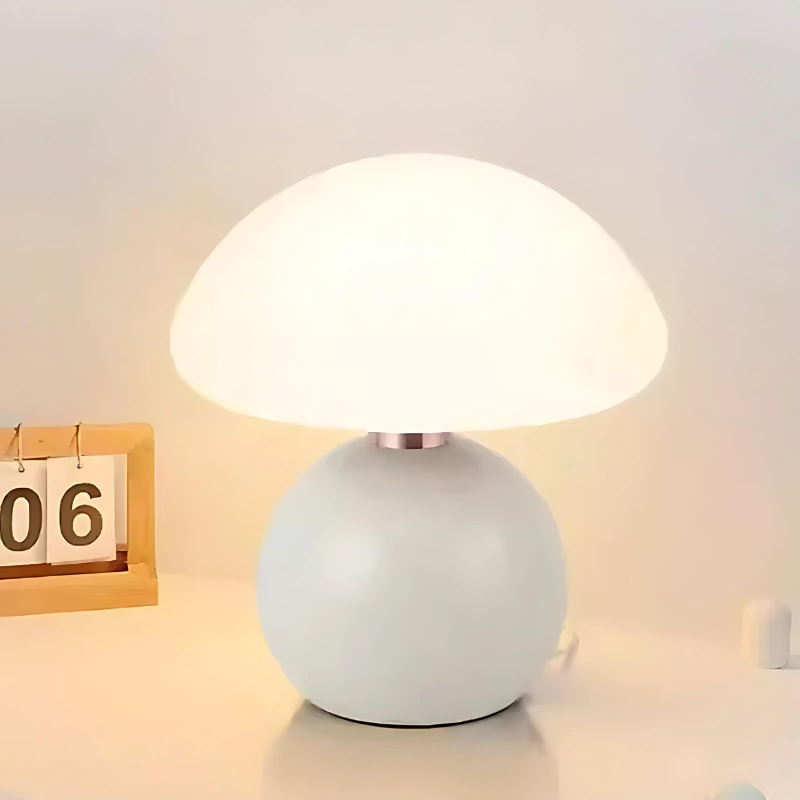 Garduru | Elegante Tischlampe Aus Cremefarbenem Windkeramiek