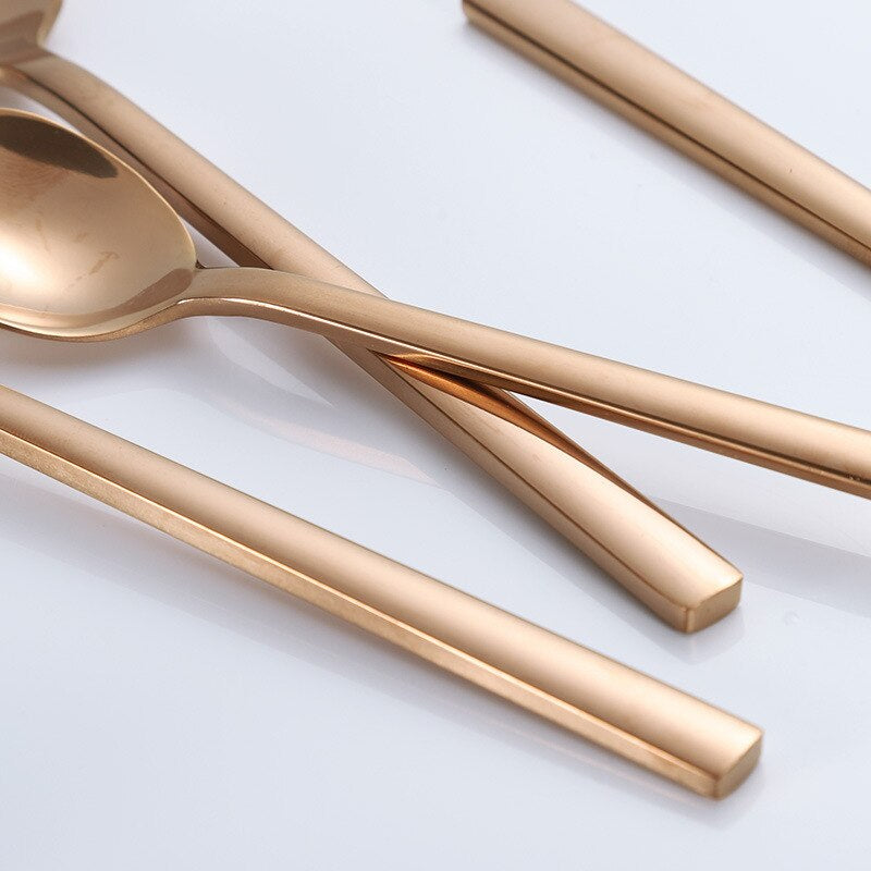 Eleganz – Luxuriöses Besteckset aus Edelstahl mit zeitlosem Design