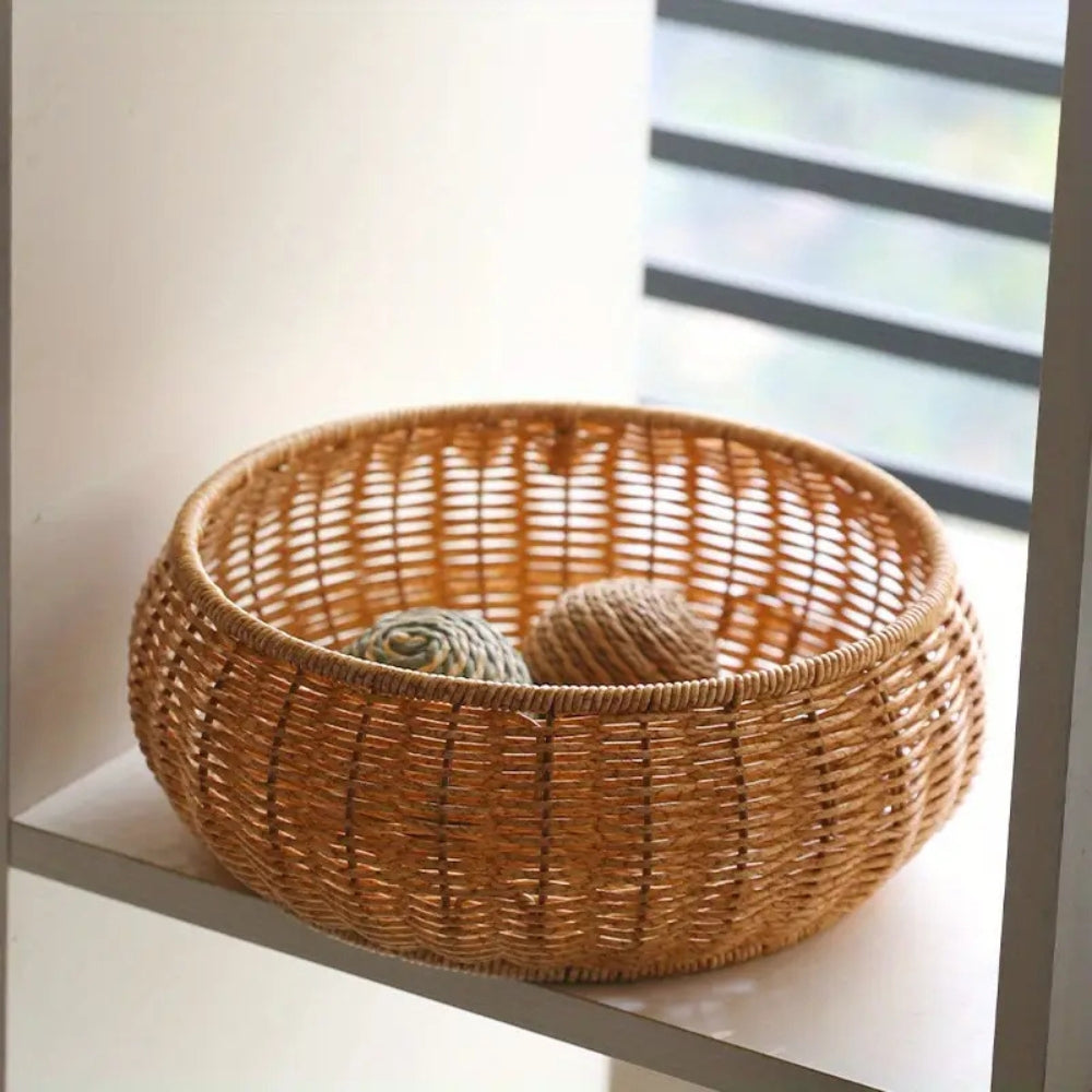 Dome-förmiger gestrickter Rattankorb mit Deckel