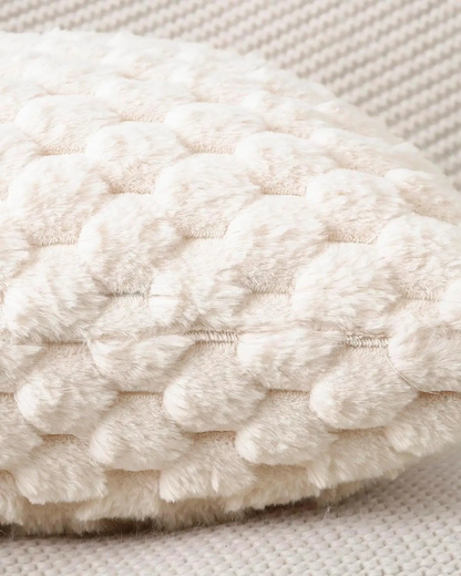 Embrace – Luxuriöses Plüsch-Dekorkissen mit üppiger Textur für eleganten Komfort