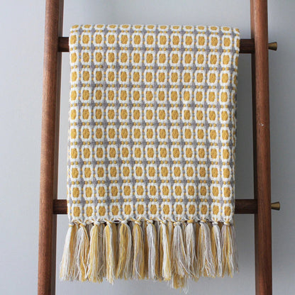 Gestrickte Couchdecke mit Quasten