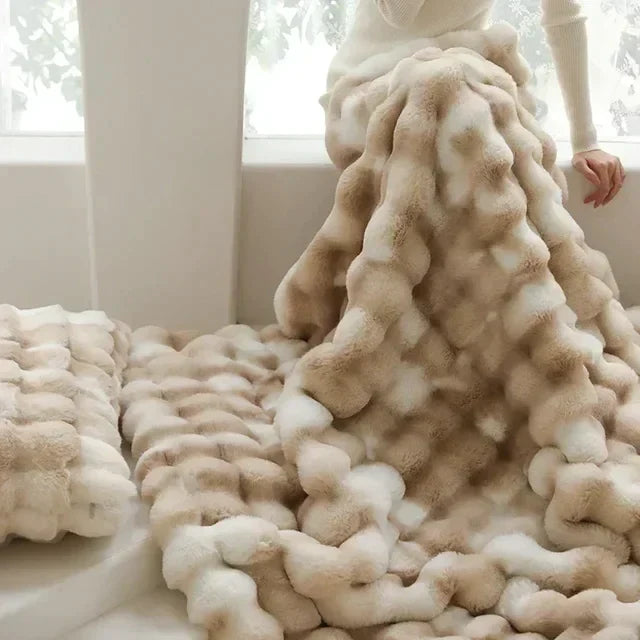 Kuchelige Kunstfell-Kuscheldecke
