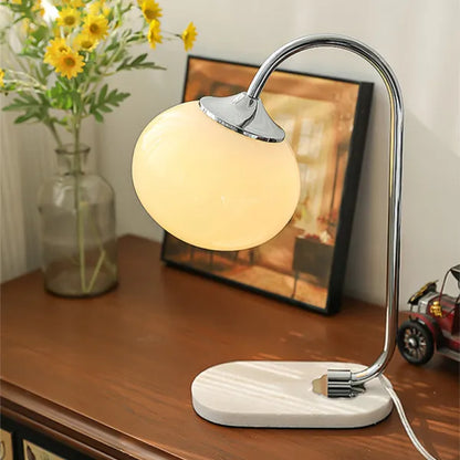 Tischlampe Marshmallow - Modernes Design aus Metall und Glas mit sanfter Beleuchtung