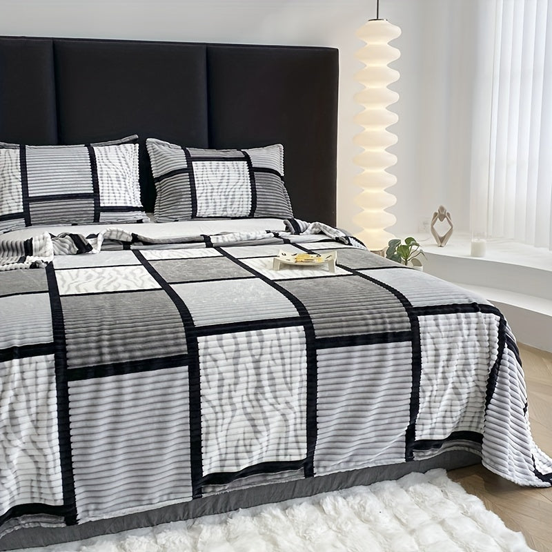 Garduru - Moderne, weiche samtartige Decke mit eleganten Streifen