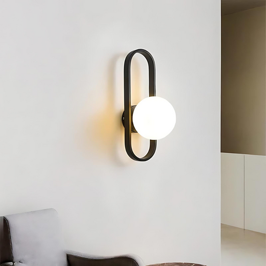Wandleuchte Camille – Elegante LED-Lampe aus satinierte Glas für eine moderne Beleuchtung
