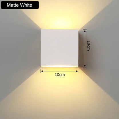 Schlanke, moderne LED-Wandleuchte im nordischen Design