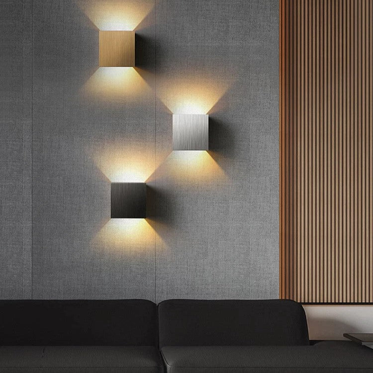 Schlanke, moderne LED-Wandleuchte im nordischen Design