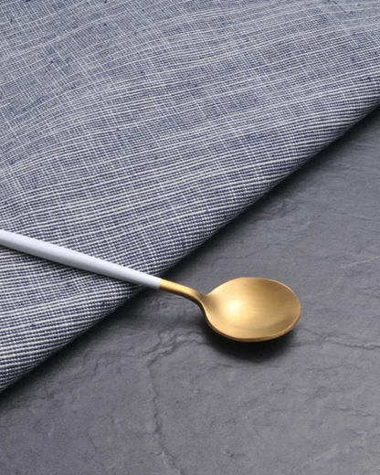 La Lumine – Luxus Besteckset mit goldenen Akzenten & mattschwarzen Griffen