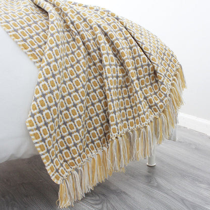 Gestrickte Couchdecke mit Quasten