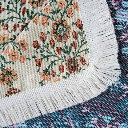 Sophisticated Pflaumenblüten Sofaüberzug