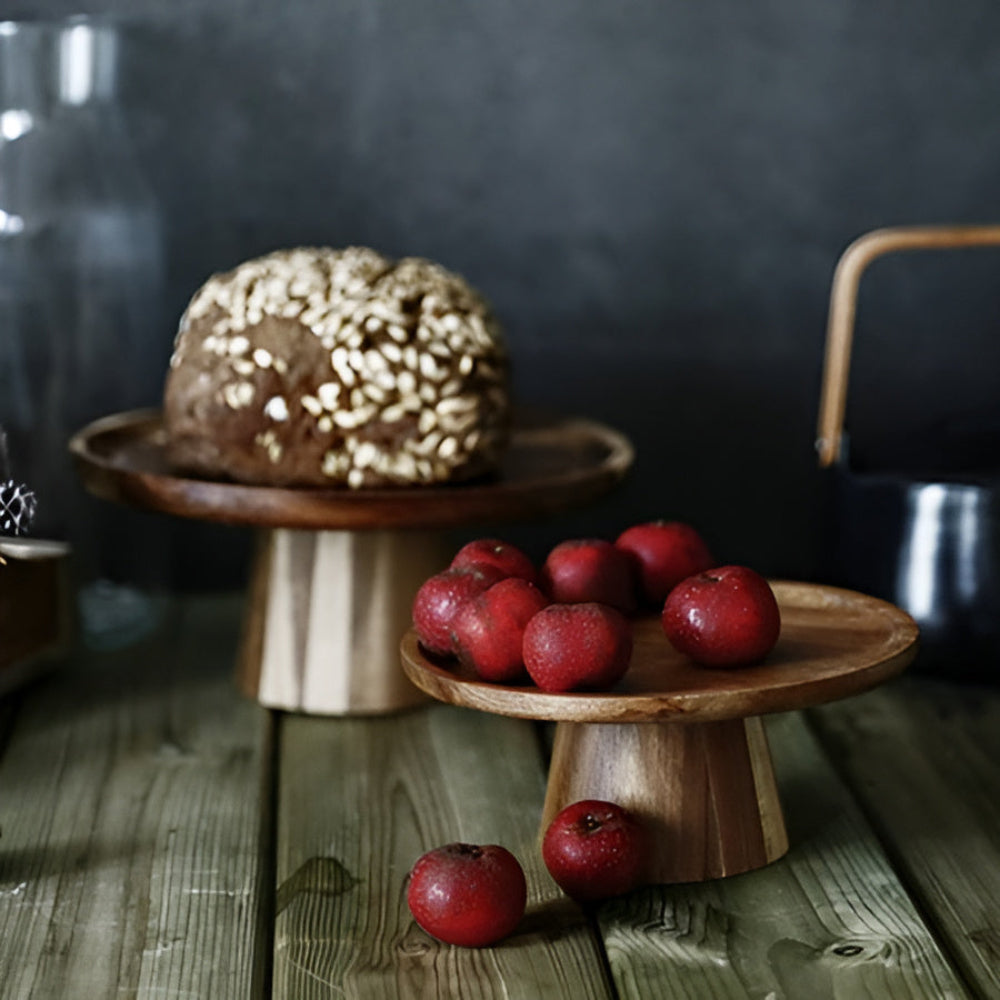 Hochständiger Holz-Kuchenplatte
