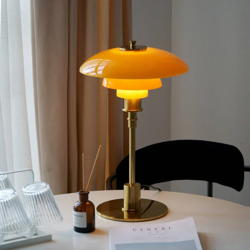 Garduru Skandinavische Tischlampe – Elegantes Glas- und Eisen-LED-Licht (E27)