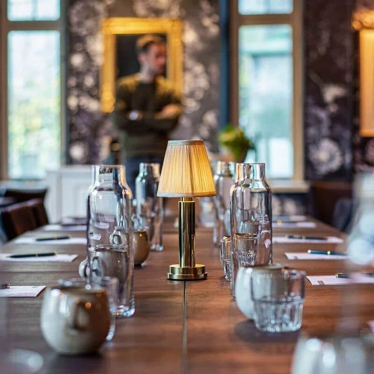 LuxeLoom – Kabellampe mit raffiniertem Stoffschirm und LED-Beleuchtung