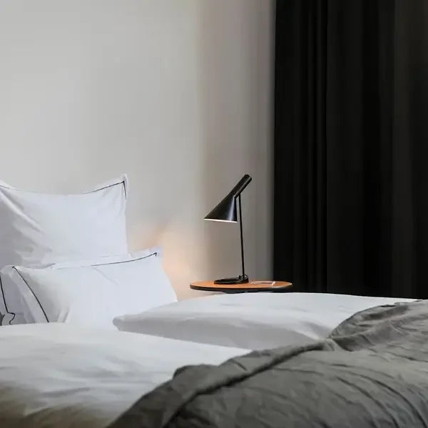 Tischlampe Design LED - Skulpturale, verstellbare Beleuchtung, perfekt für Büro und Wohnzimmer