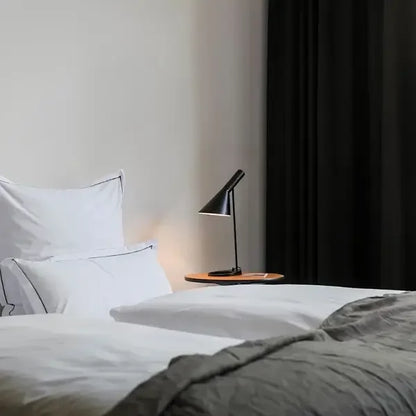 Tischlampe Design LED - Skulpturale, verstellbare Beleuchtung, perfekt für Büro und Wohnzimmer