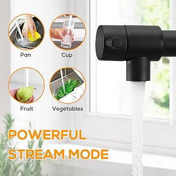 Matt schwarze Küchenarmatur mit herausziehbarem Sprühkopf