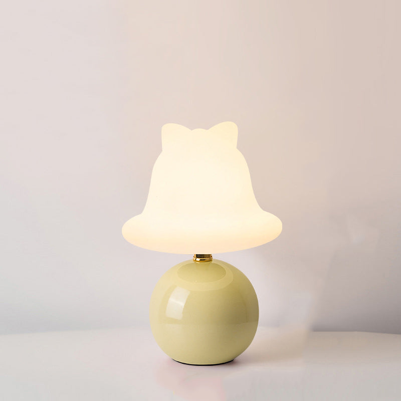 Garduru - Minimalistische LED Tischlampe mit Keramikfuß & Energieeffizienter Beleuchtung