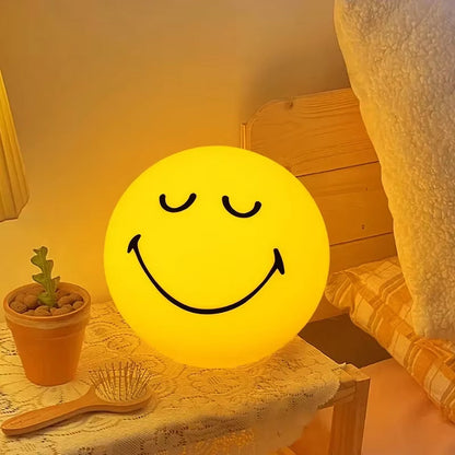 Garduru - Tragbare Smiley Lampe aus weichem Silikon mit warmer LED-Beleuchtung