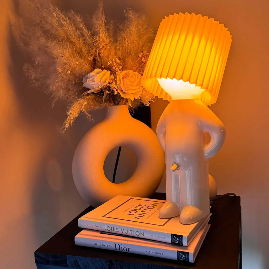 Modest Mike™ - Freche Nachttischlampe