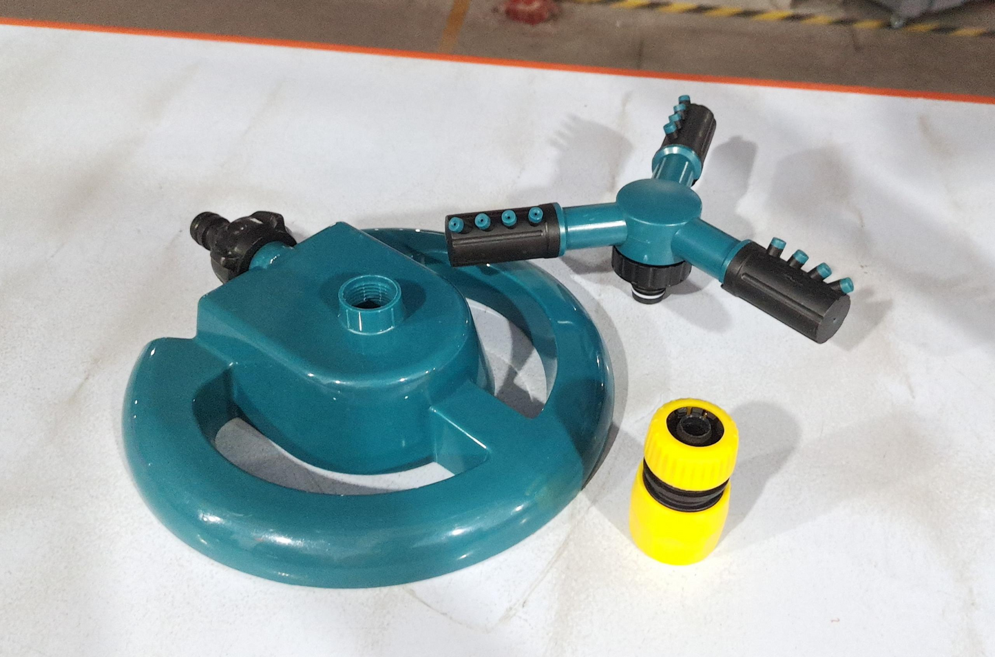 Verstellbarer Garten Sprinkler – Effiziente Rasenbewässerung mit 360° Sprühfunktion