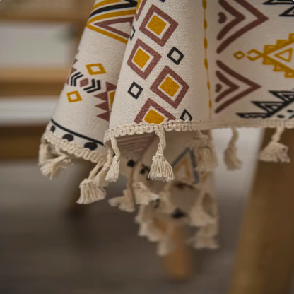 Exquisite Bohemian Tischdecke mit Quasten