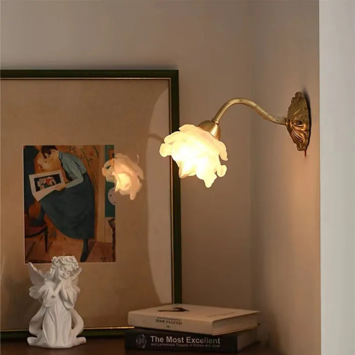 Garduru Kupfer Blütenblatt Wandlicht – Elegante florale Glaswandlampe