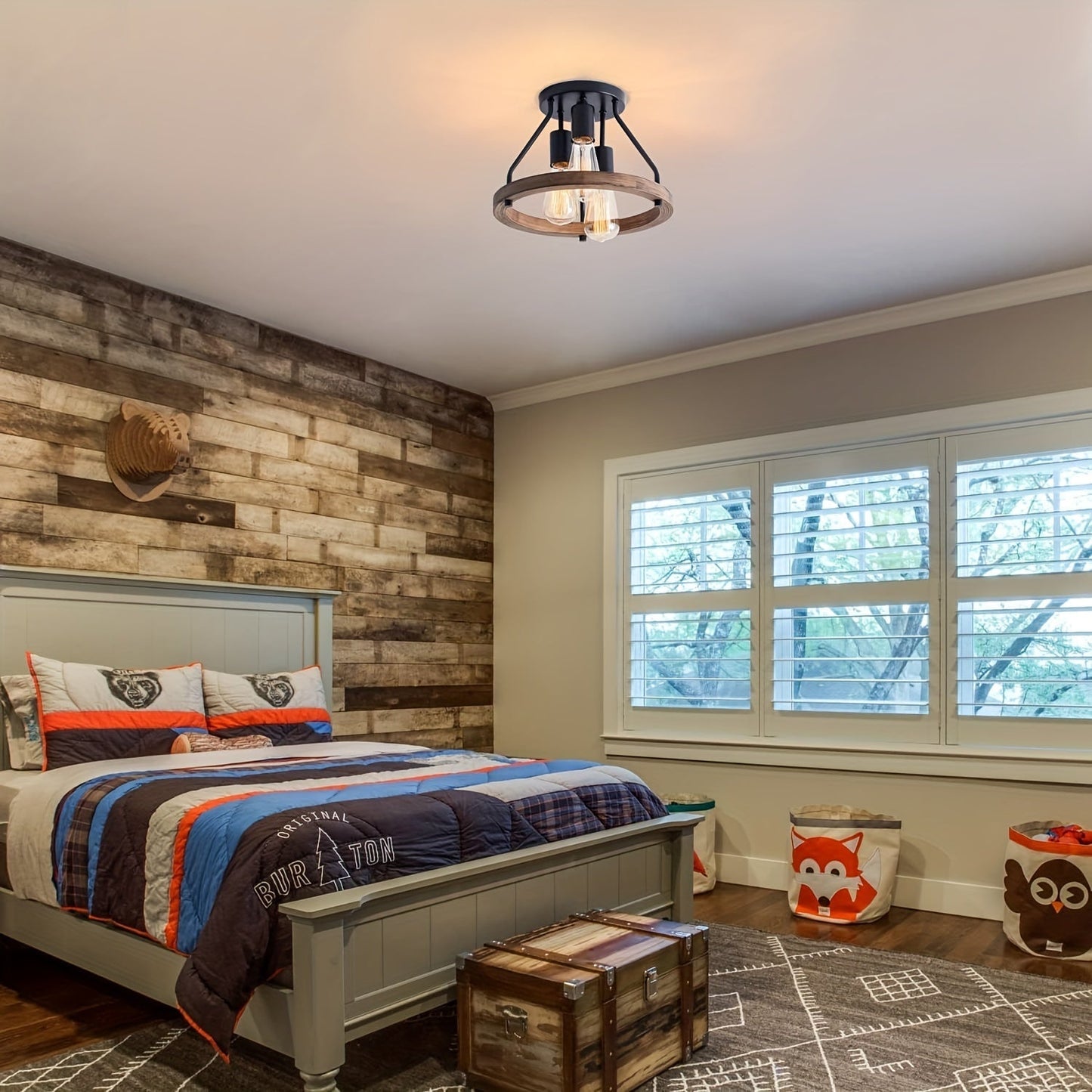 Garduru Drei-Arm Lampe – Für stimmungsvolle Beleuchtung und Charakter