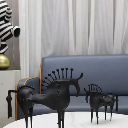 Schwarzer Hengst Metallskulptur