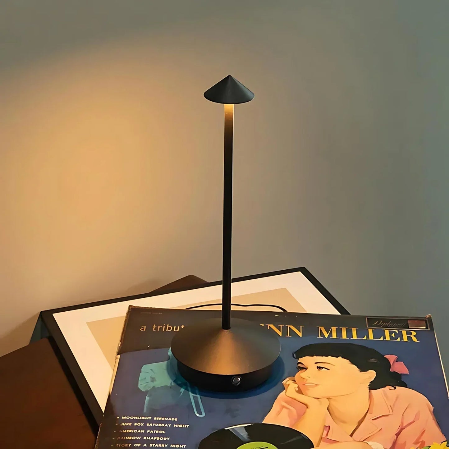 Sleek Lighthouse Lampe