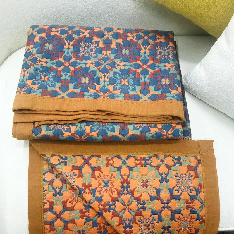 Sechslagige Baumwollwurfdecke mit orange-blauem Design