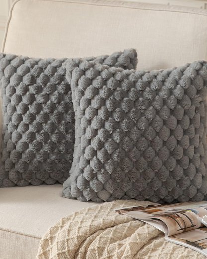 Embrace – Luxuriöses Dekokissen mit üppiger Textur für ein anspruchsvolles Interieur